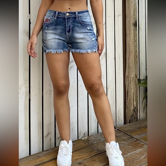 🇺🇸 PATRIOTIC DISTRESSED DENIM SHORTS - Picture 3 of 6